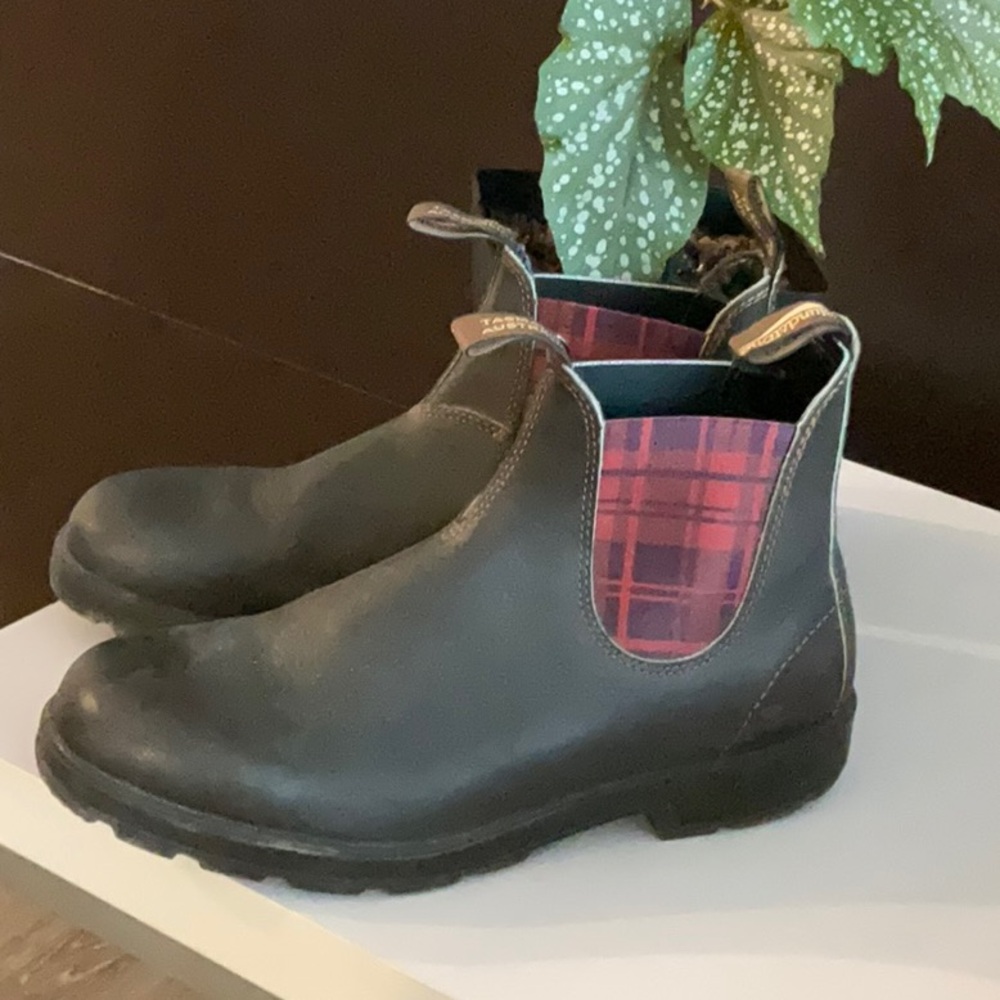 Blundstone Black Boots with Red Plaid Lining
